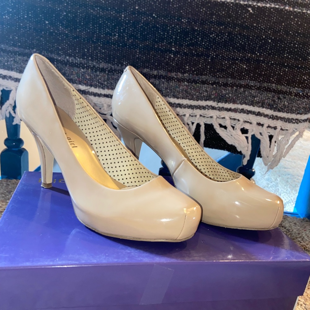 Madden Girl Nude Pumps